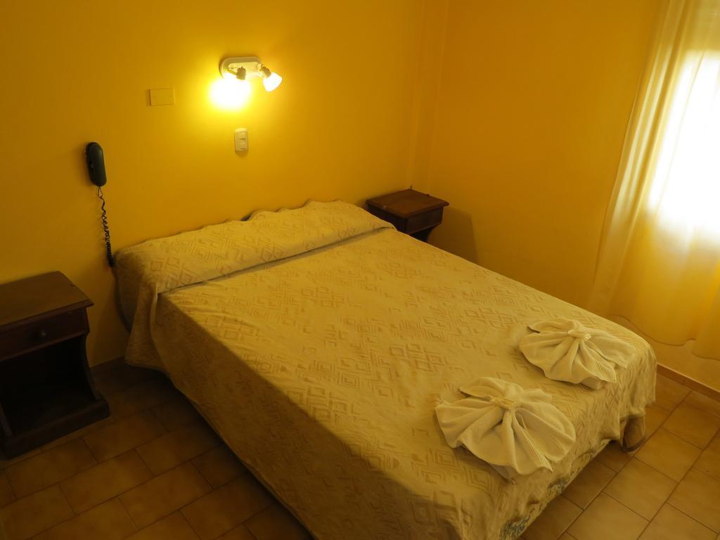 Hotel Arenales ヴィラ・カルロス・パス 部屋 写真