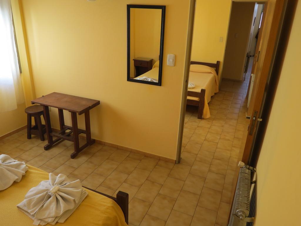 Hotel Arenales ヴィラ・カルロス・パス 部屋 写真