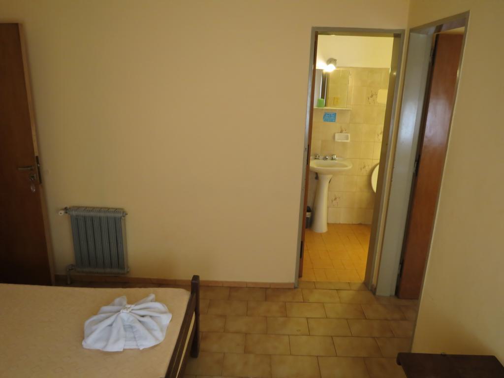 Hotel Arenales ヴィラ・カルロス・パス 部屋 写真